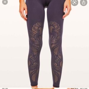COPY - Lululemon Reveal Lattice Paisley Low Rise 25 in Tight Size 8 in Grape Th…
